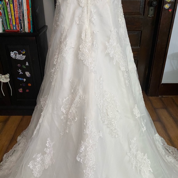 Impression Bridal Gown Size 12. NWT - Picture 5 of 9